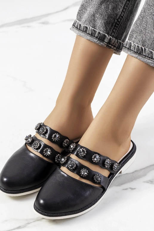 Juodos dygliuotos šlepetės Asselt Juodos dygliuotos šlepetės Asselt