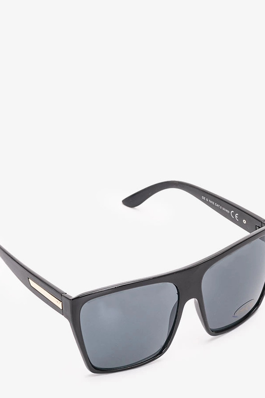 Juodi užtamsinti akiniai nuo saulės,...