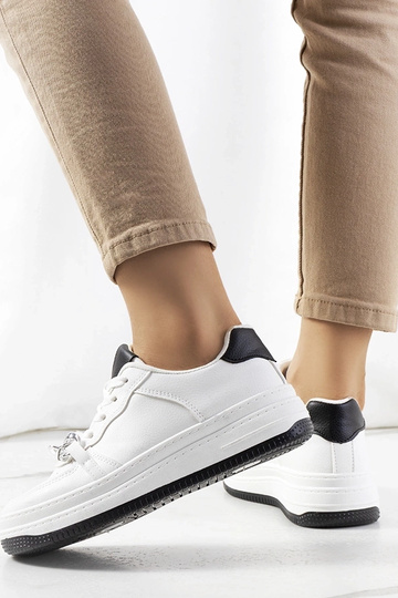 Balti sportbačiai su Maring...