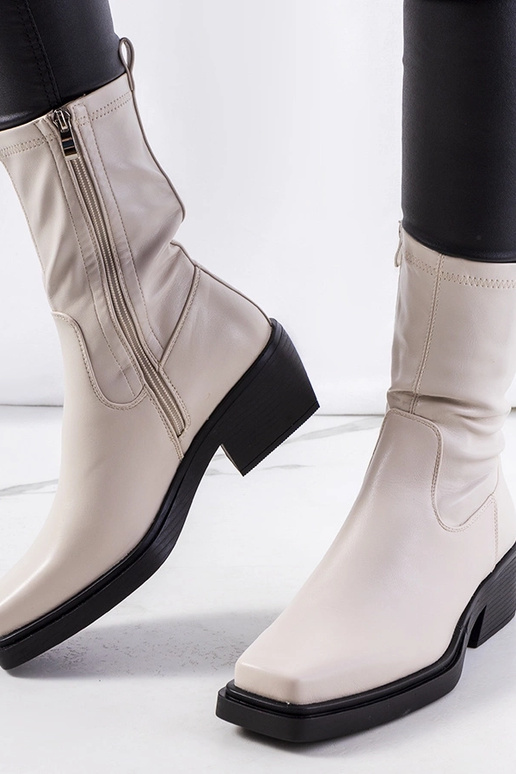 Smėlio spalvos aukštakulniai batai...