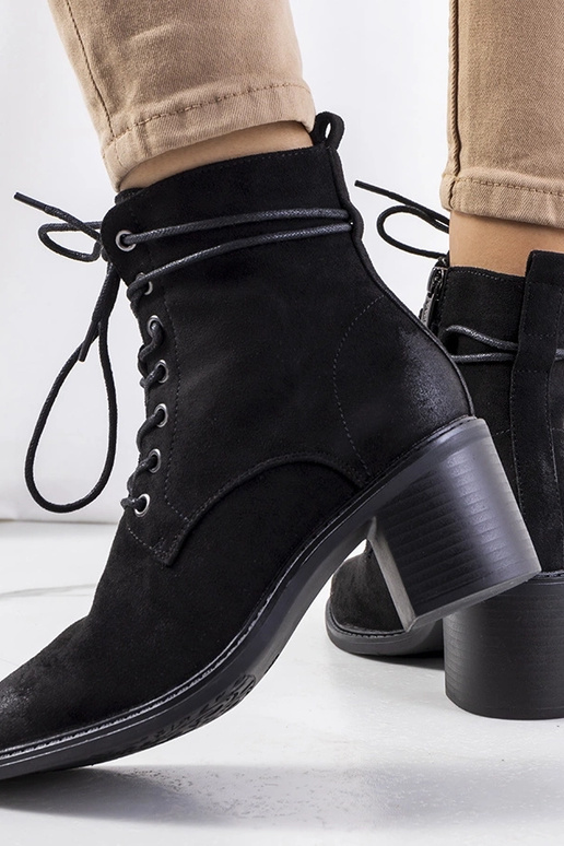 Juodi Sanlow zomšiniai suvarstomi...