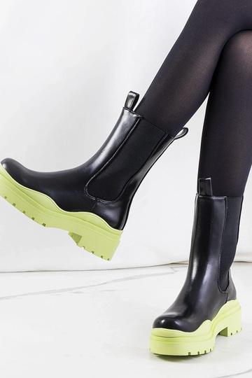 Juodi auliniai batai žaliu... 2