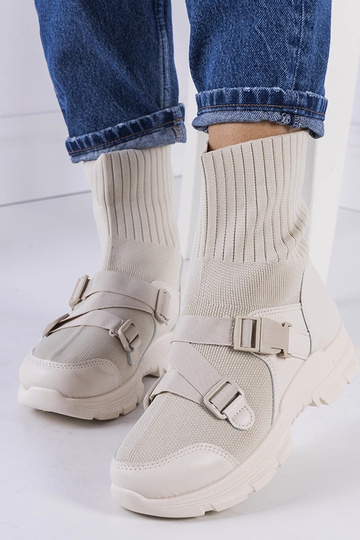 Smėlio spalvos Saker...