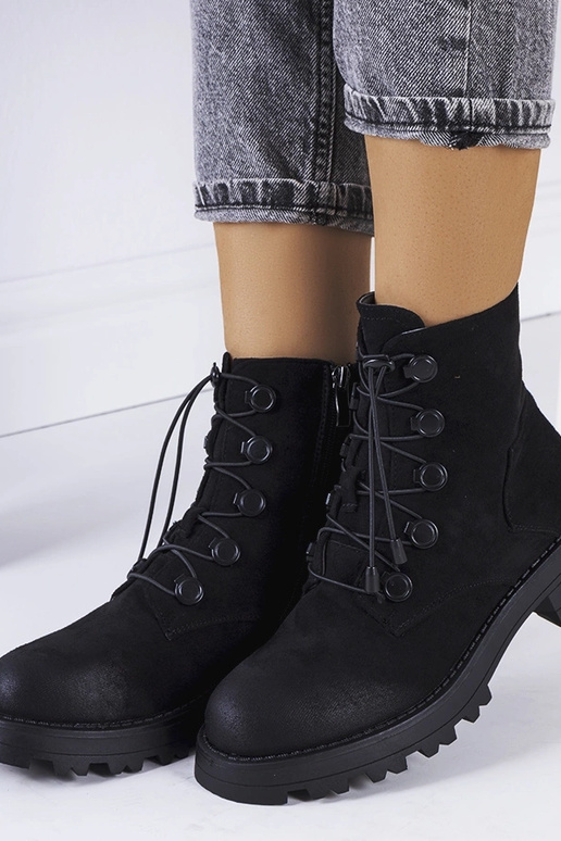 Juodi dirbtinės zomšos batai Cesterfield