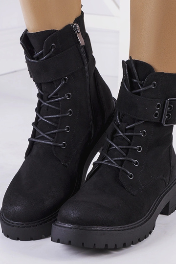 Juodi Tarrin suvarstomi...