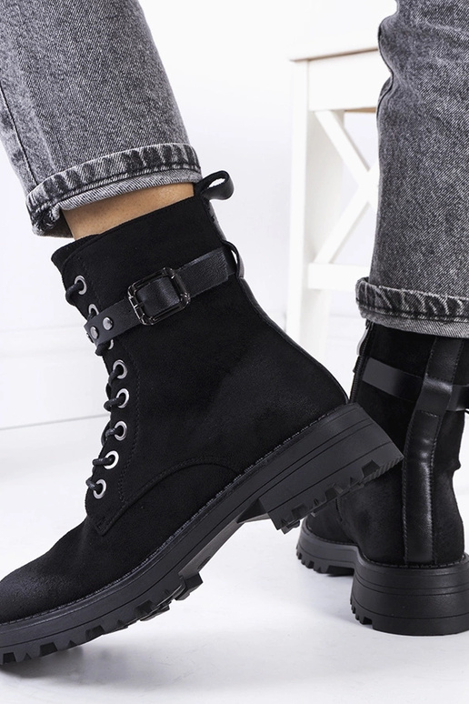 Juodi moteriški suvarstomi batai... Juodi moteriški suvarstomi batai...