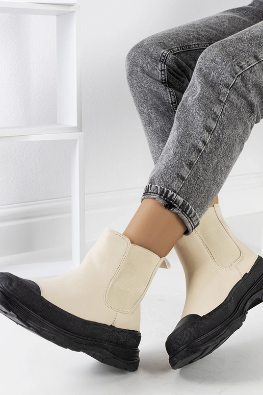 Smėlio spalvos dirbtinės odos batai...