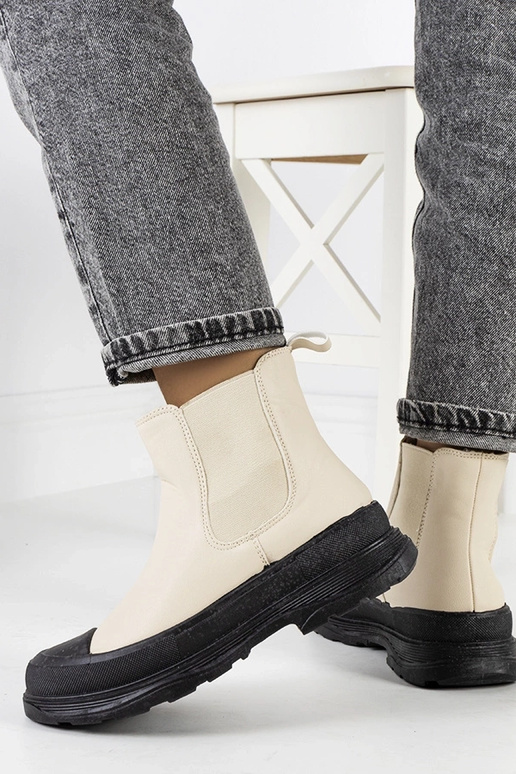 Smėlio spalvos dirbtinės odos batai...