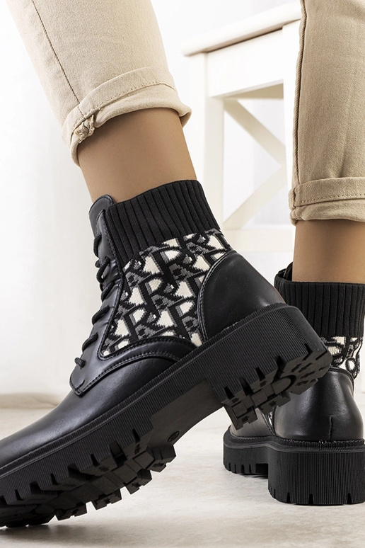 Juodi kulkšnies batai su elastiniu... Juodi kulkšnies batai su elastiniu...