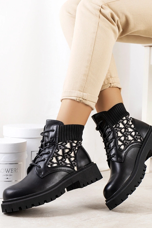 Juodi kulkšnies batai su elastiniu... Juodi kulkšnies batai su elastiniu...