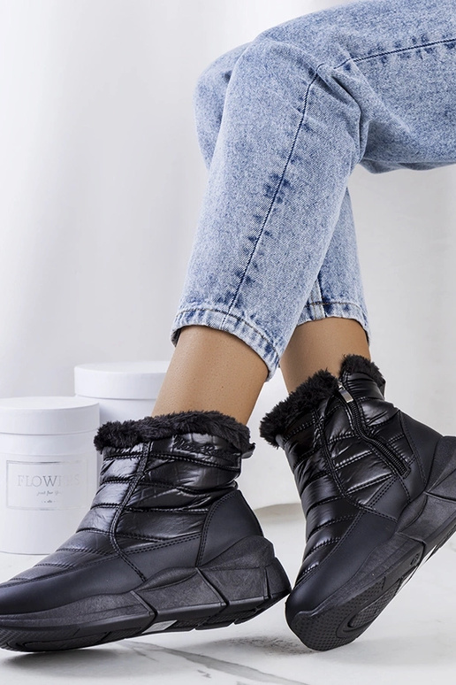 Juodi Lago izoliuoti sniego batai