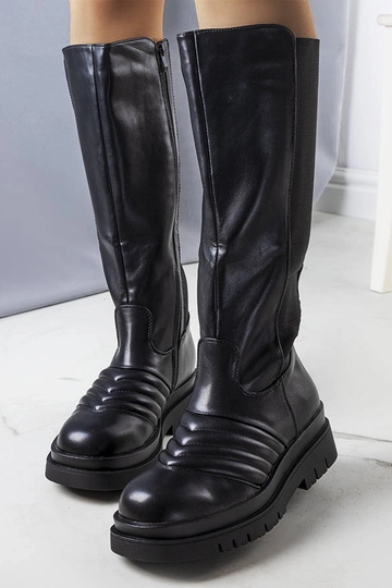 Juodi kaliopiniai batai