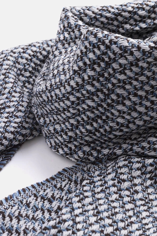 Raudonas šalikas, „Aria"