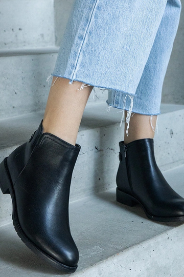 Juodi Baida izoliuoti...