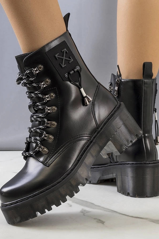 Juodi auliniai batai su dekoratyviniu...