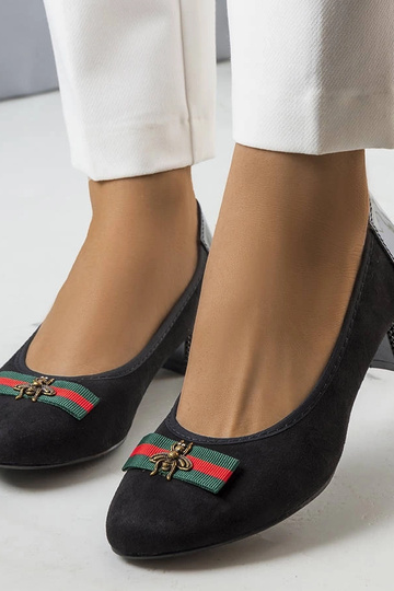 Juodi Manelia siurbliai