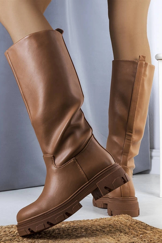 Rudos spalvos izoliuoti Romelio batai Rudos spalvos izoliuoti Romelio batai