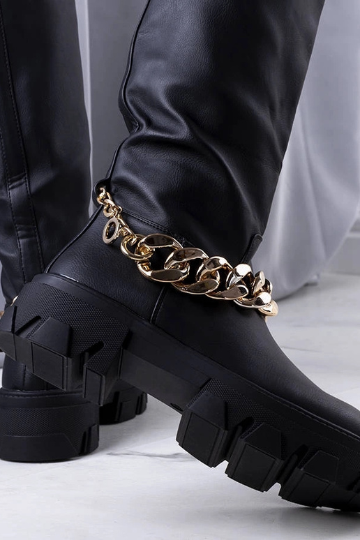 Juodi izoliuoti Cumia batai