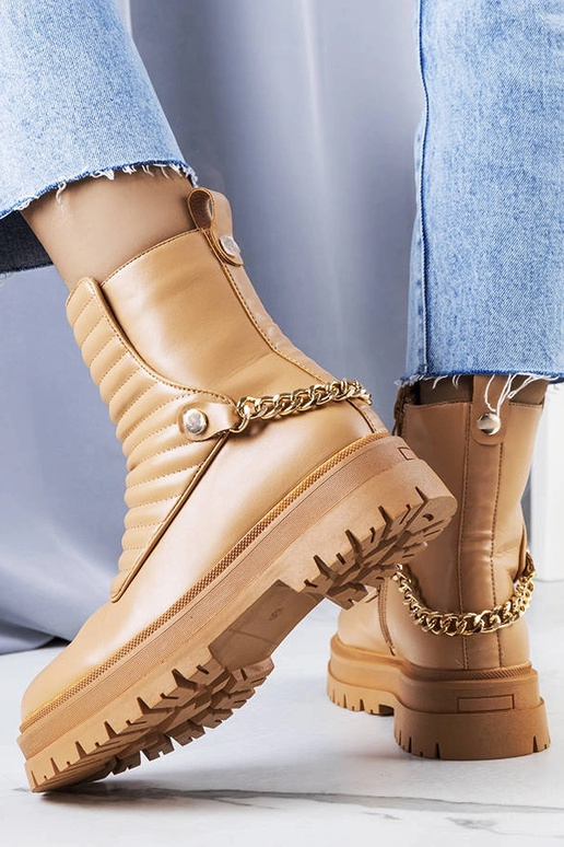 Smėlio spalvos izoliuoti batai su...