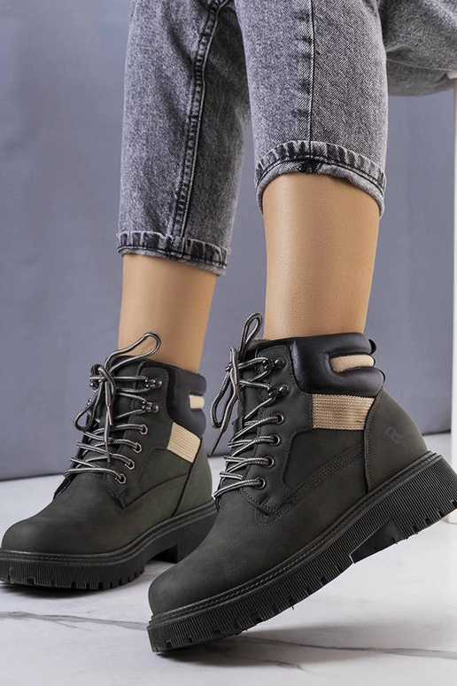 Žalios spalvos izoliuoti Nadel batai