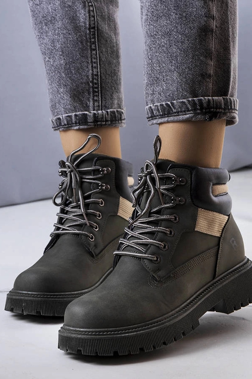 Žalios spalvos izoliuoti Nadel batai