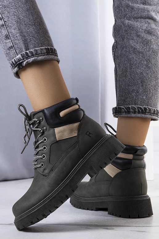 Žalios spalvos izoliuoti Nadel batai