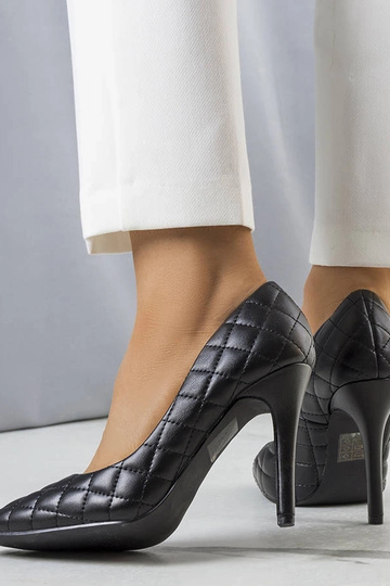 Nadelia juodi dygsniuoti... 2