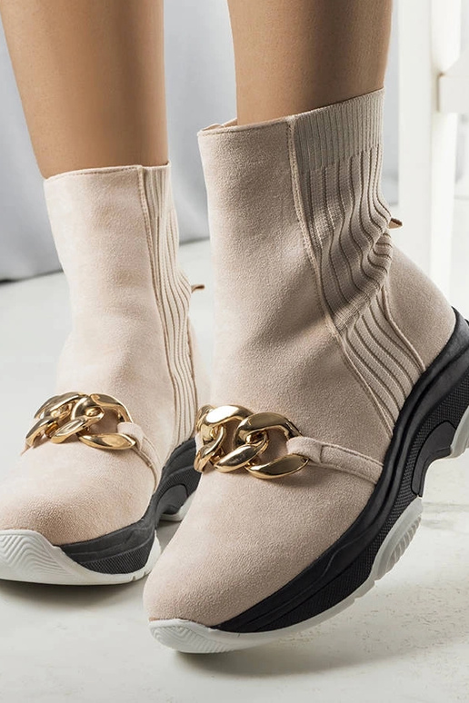 Smėlio spalvos Ulster grandinėle...