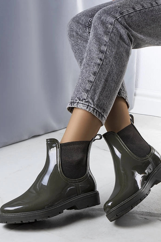 Smėlio spalvos žieminiai žygio batai...