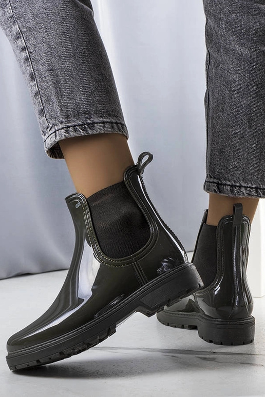 Smėlio spalvos žieminiai žygio batai...