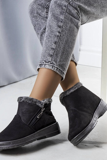 Juodi izoliuoti sniego...