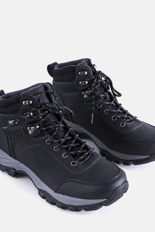 Juodi aulinukai ant masyvios padukos,...