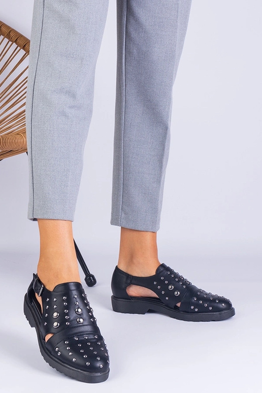 Juodi Eleana iškirpti batai