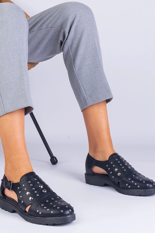 Juodi Eleana iškirpti batai