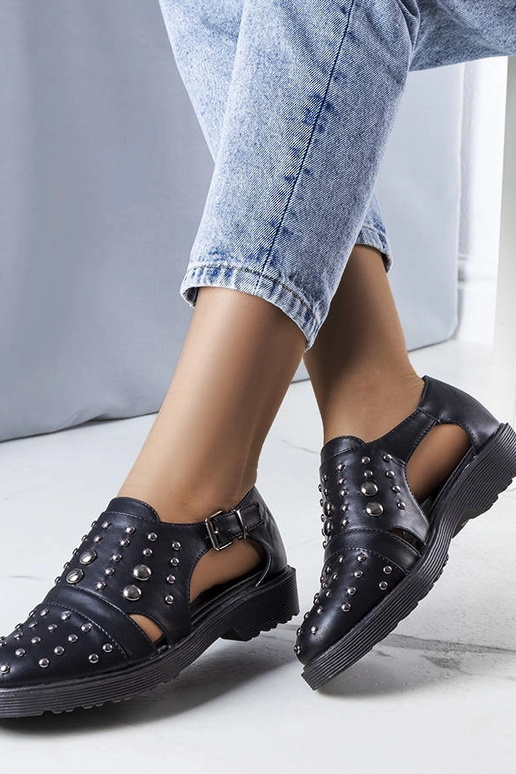 Juodi Eleana iškirpti batai