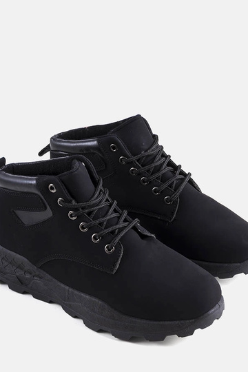 Juodi Tristen izoliuoti batai 2