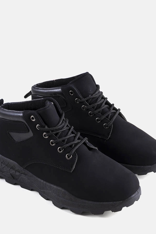 Juodi Tristen izoliuoti batai