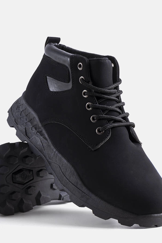 Juodi Tristen izoliuoti batai