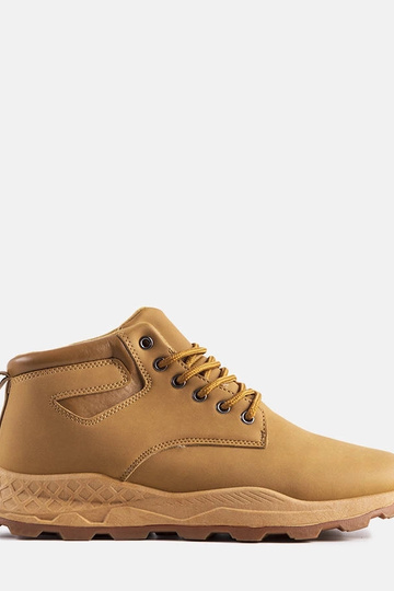 Rudi Tristen izoliuoti batai