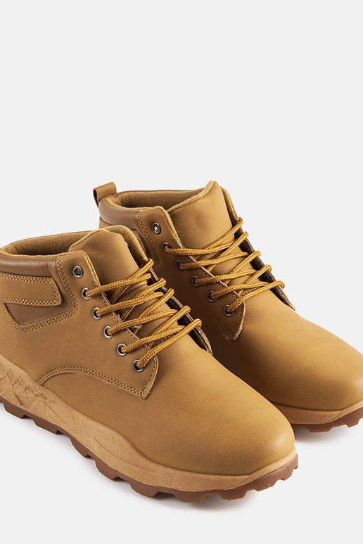 Rudi Tristen izoliuoti batai