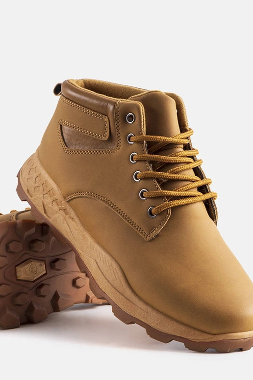 Rudi Tristen izoliuoti batai