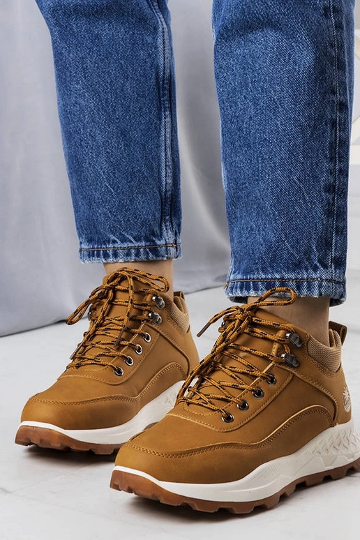 Rudos spalvos izoliuoti moteriški...