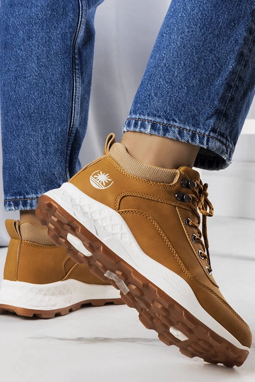 Rudos spalvos izoliuoti moteriški...