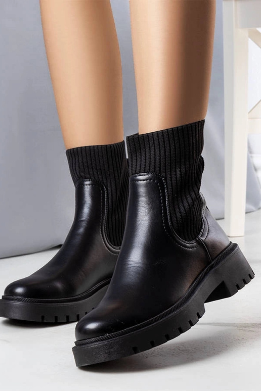 Juodi izoliuoti kulkšnies batai Caland