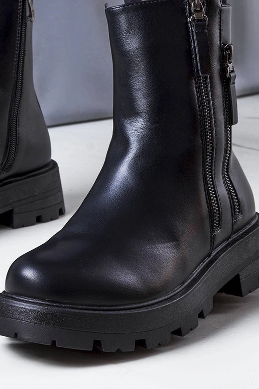 Juodi izoliuoti batai Ferry