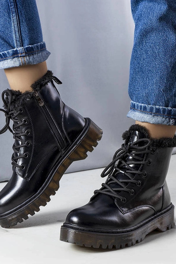 Juodi izoliuoti trapper... 2