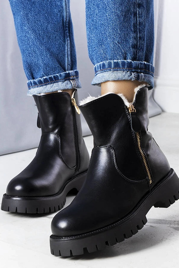 Juodi izoliuoti kulkšnies batai su kailiu Teris 2