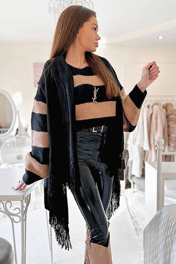 Juoda Fringe skara June