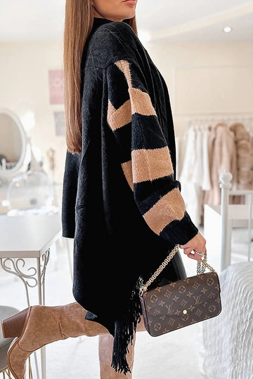 Juoda Fringe skara June 2