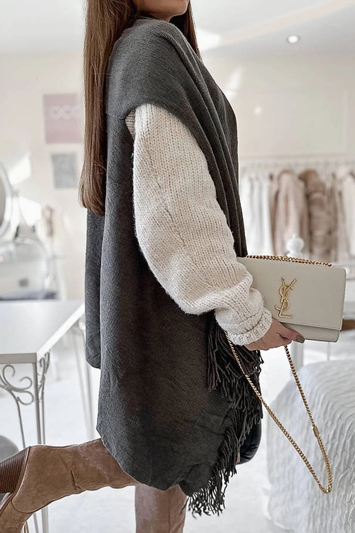 Pilkas pakraštinis kyšulys Birželis Pilkas pakraštinis kyšulys Birželis